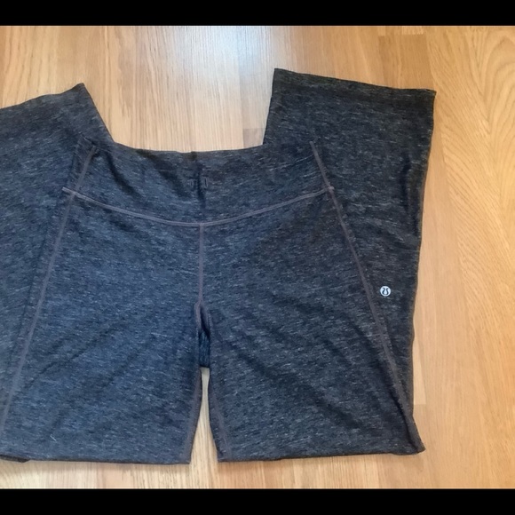 Lululemon hi rise herringbone pants boot leg back pocket with zipper . Size 6 - Picture 3 of 5
